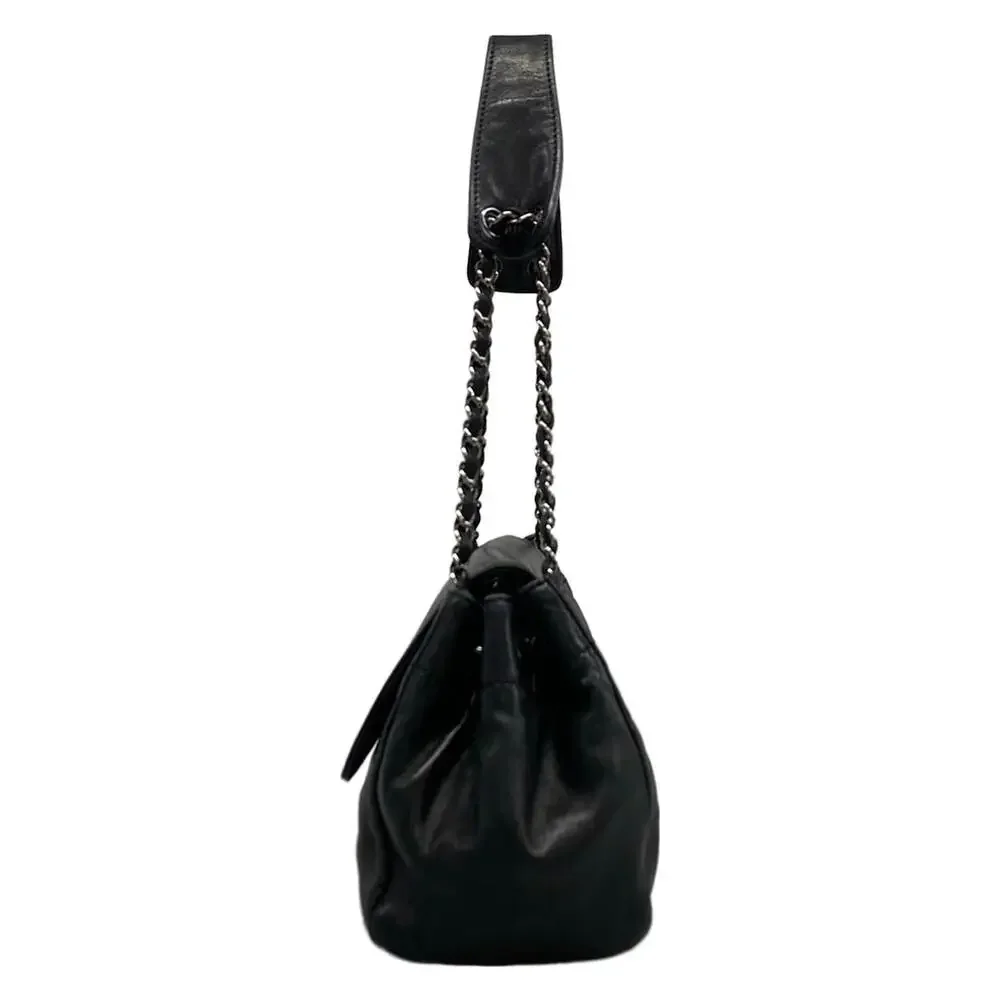 CHANEL shoulder bag